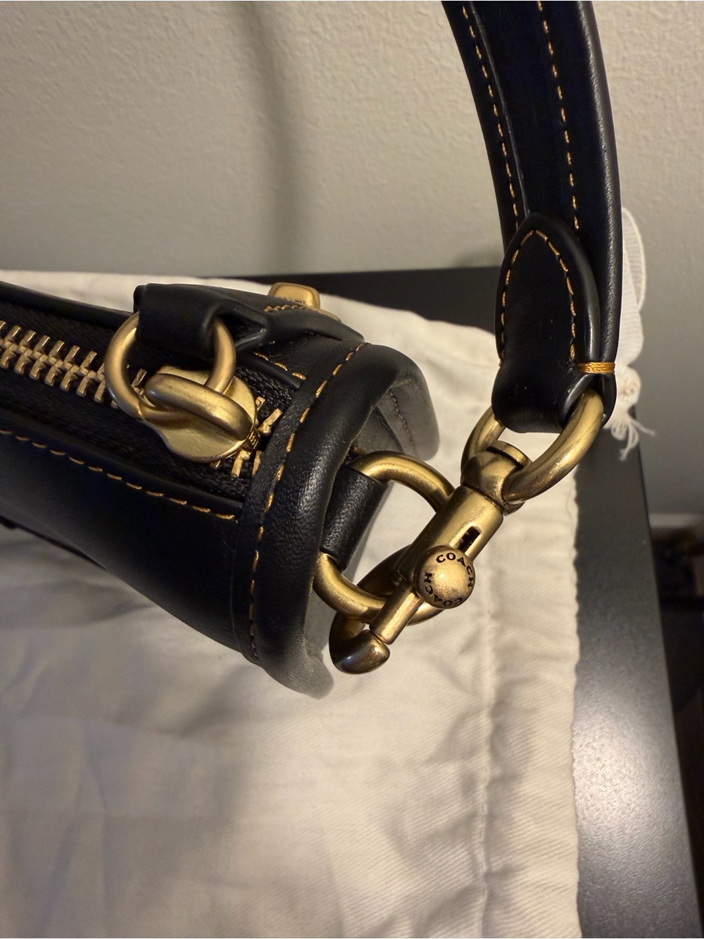 Coach Swinger 20 in Brass/Black - Picture 6 of 7
